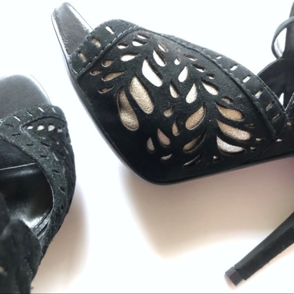 New ALDO Suede Perforated Platform Heels Black Gold Sz 5 - Picture 7 of 9